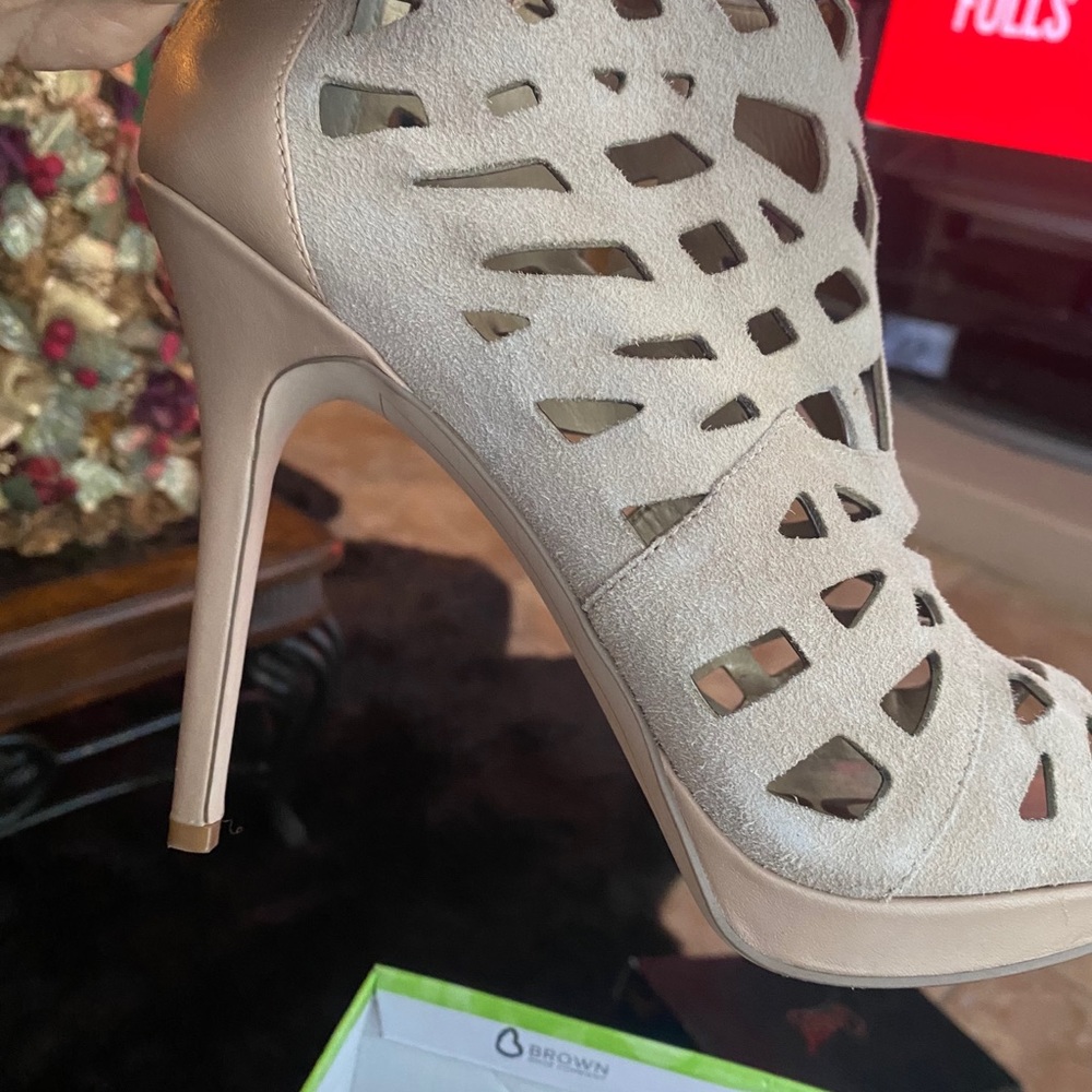 Sam Edelman caged taupe heels EUC - Picture 3 of 8